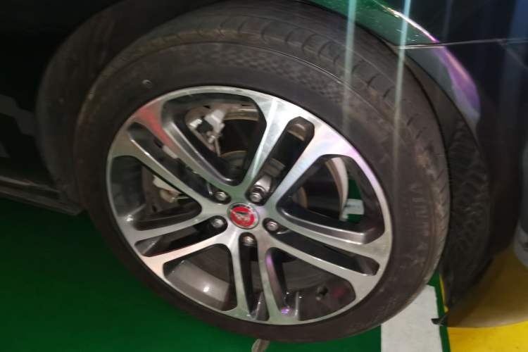 Used Jaguar XEL 2024 2.0T 250 PS R-DYNAMIC S Advanced Sport Edition Right Front Wheel Hub