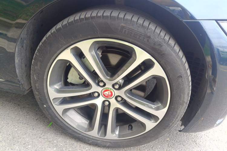 Used Jaguar XEL 2024 2.0T 250 PS R-DYNAMIC S Advanced Sport Edition Right Front Wheel Hub