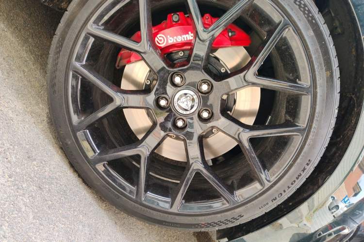 Used Jaguar XEL 2024 2.0T 250 PS R-DYNAMIC S Ebony Black Sport Edition Right Front Wheel Hub