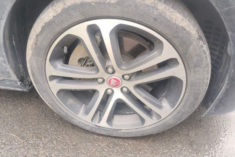 Used Jaguar XEL 2024 2.0T 250 PS R-DYNAMIC S Advanced Sport Edition Right Front Wheel Hub