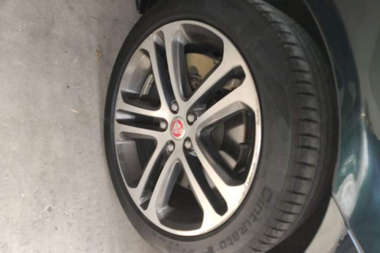 Used Jaguar XEL 2024 2.0T 250 PS R-DYNAMIC S Advanced Sport Edition Right Front Wheel Hub