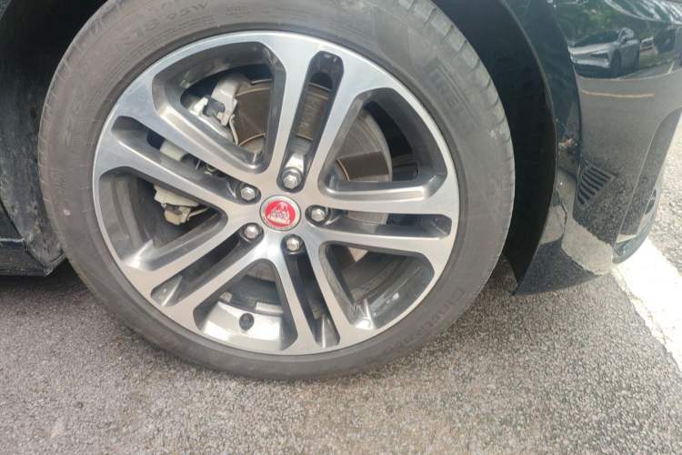 Used Jaguar XEL 2024 2.0T 250 PS R-DYNAMIC S Advanced Sport Edition Right Front Wheel Hub