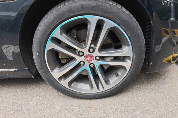 Used Jaguar XEL 2024 2.0T 250 PS R-DYNAMIC S Advanced Sport Edition Right Front Wheel Hub