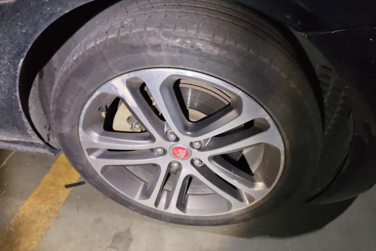 Used Jaguar XEL 2024 2.0T 250 PS R-DYNAMIC S Advanced Sport Edition Right Front Wheel Hub