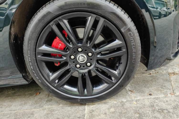 Used Jaguar XEL 2024 2.0T 250 PS R-DYNAMIC S Ebony Black Sport Edition Right Front Wheel Hub