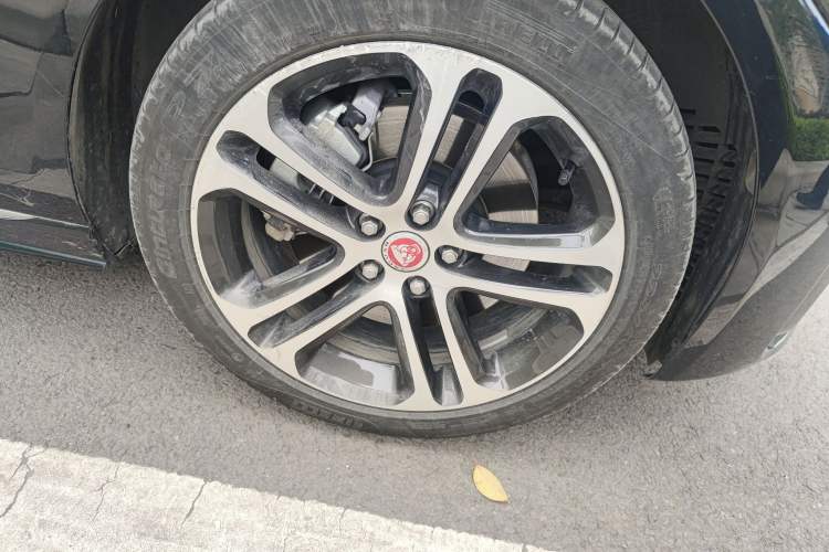 Used Jaguar XEL 2024 2.0T 250 PS R-DYNAMIC S Advanced Sport Edition Right Front Wheel Hub
