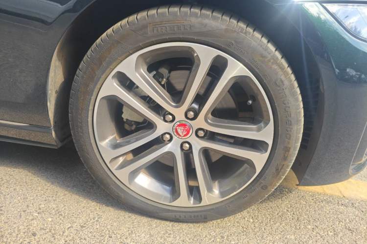 Used Jaguar XEL 2024 2.0T 250 PS R-DYNAMIC S Advanced Sport Edition Right Front Wheel Hub