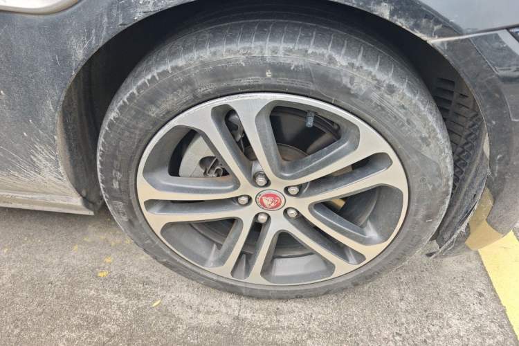 Used Jaguar XEL 2024 2.0T 250 PS R-DYNAMIC S Advanced Sport Edition Right Front Wheel Hub