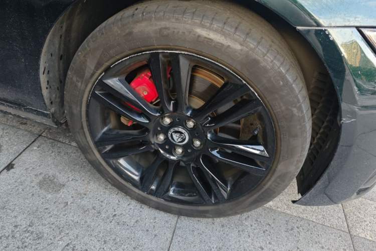 Used Jaguar XEL 2024 2.0T 250 PS R-DYNAMIC S Ebony Black Sport Edition Right Front Wheel Hub