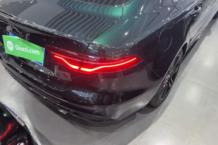 Used Jaguar XEL 2024 2.0T 250 PS R-DYNAMIC S Ebony Black Sport Edition Right Rear Taillight