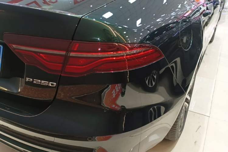 Used Jaguar XEL 2024 2.0T 250 PS R-DYNAMIC S Advanced Sport Edition Right Rear Taillight