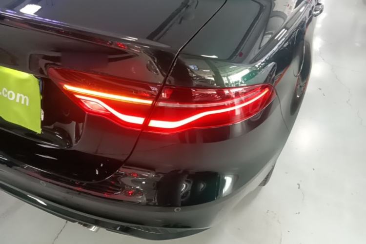 Used Jaguar XEL 2024 2.0T 250 PS R-DYNAMIC S Ebony Black Sport Edition Right Rear Taillight