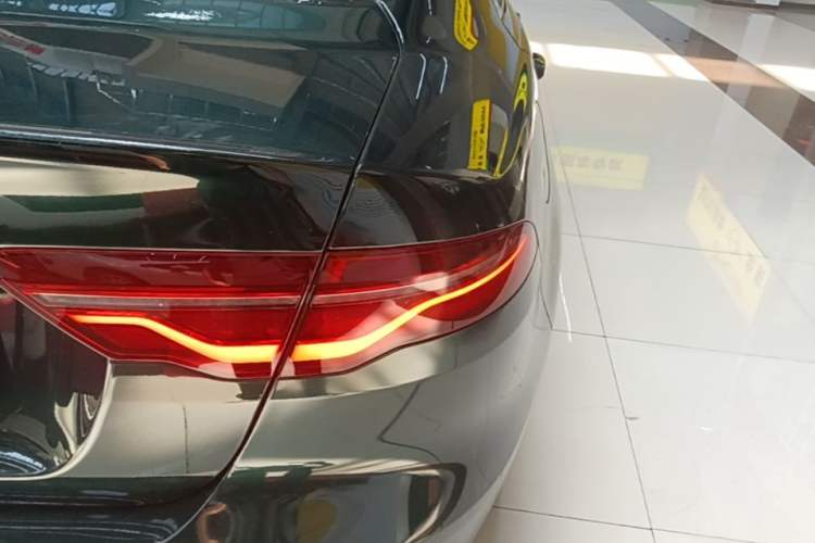 Used Jaguar XEL 2024 2.0T 250 PS R-DYNAMIC S Advanced Sport Edition Right Rear Taillight