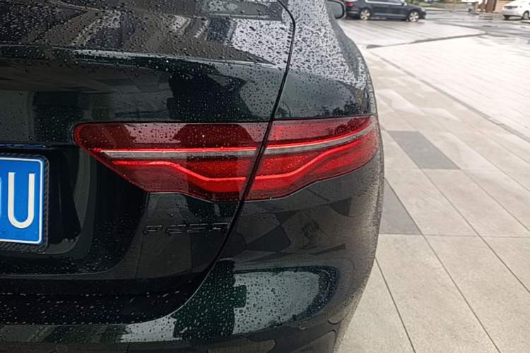 Used Jaguar XEL 2024 2.0T 250 PS R-DYNAMIC S Ebony Black Sport Edition Right Rear Taillight