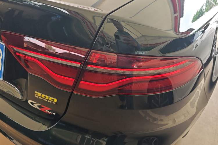 Used Jaguar XEL 2024 2.0T 250 PS R-DYNAMIC S Advanced Sport Edition Right Rear Taillight