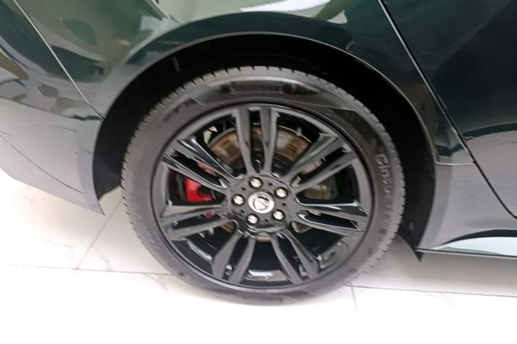Used Jaguar XEL 2024 2.0T 250 PS R-DYNAMIC S Ebony Black Sport Edition Right Rear Wheel Hub