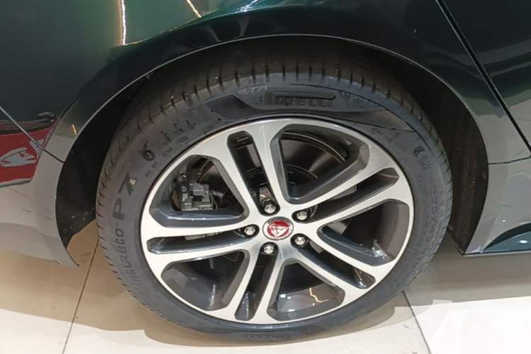 Used Jaguar XEL 2024 2.0T 250 PS R-DYNAMIC S Advanced Sport Edition Right Rear Wheel Hub