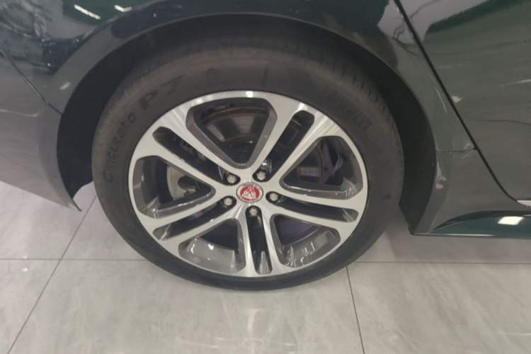 Used Jaguar XEL 2024 2.0T 250 PS R-DYNAMIC S Advanced Sport Edition Right Rear Wheel Hub