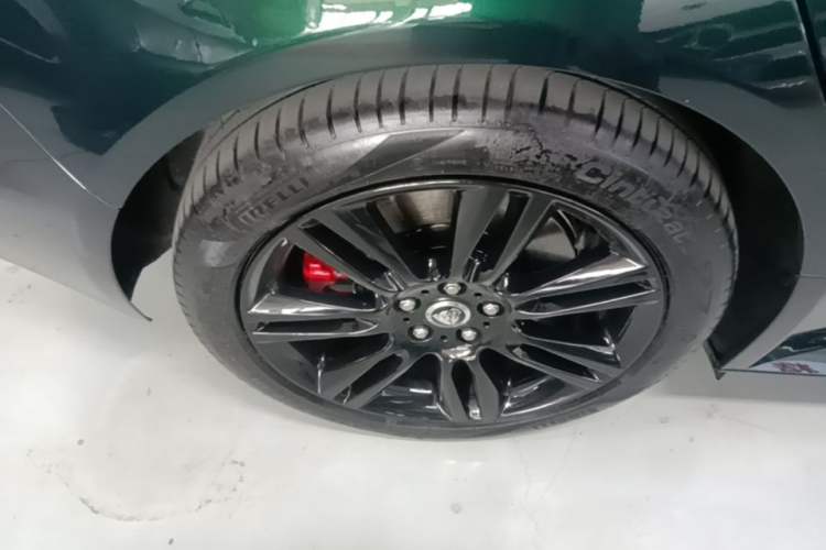 Used Jaguar XEL 2024 2.0T 250 PS R-DYNAMIC S Ebony Black Sport Edition Right Rear Wheel Hub