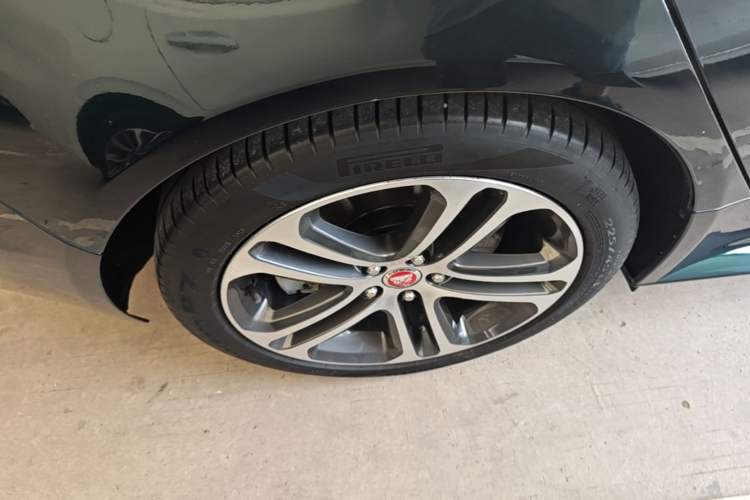 Used Jaguar XEL 2024 2.0T 250 PS R-DYNAMIC S Advanced Sport Edition Right Rear Wheel Hub