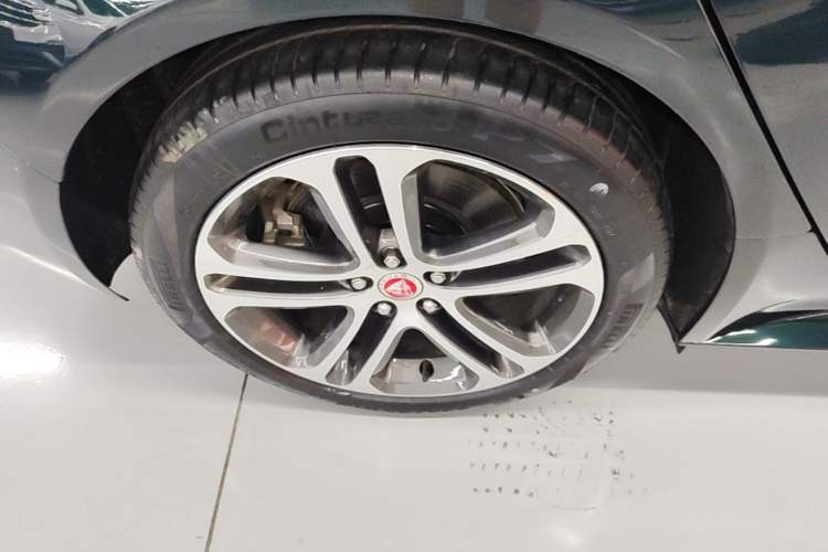 Used Jaguar XEL 2024 2.0T 250 PS R-DYNAMIC S Advanced Sport Edition Right Rear Wheel Hub