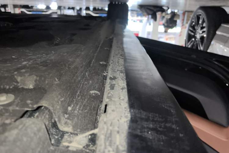 Used Jaguar XEL 2024 2.0T 250 PS R-DYNAMIC S Ebony Black Sport Edition Right Side Sill