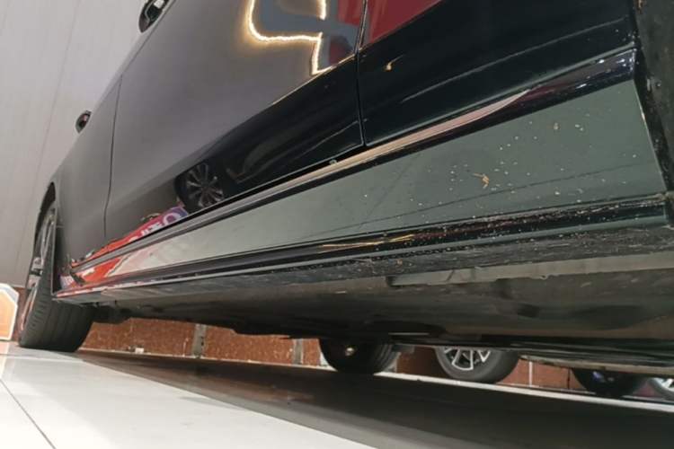 Used Jaguar XEL 2024 2.0T 250 PS R-DYNAMIC S Advanced Sport Edition Right Side Sill