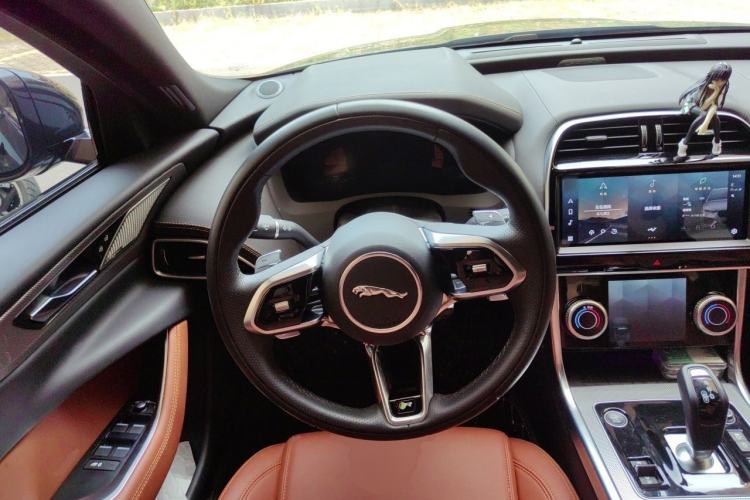 Used Jaguar XEL 2024 2.0T 250 PS R-DYNAMIC S Advanced Sport Edition Steering Wheel