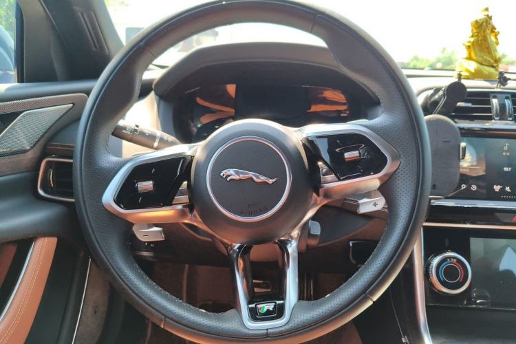 Used Jaguar XEL 2024 2.0T 250 PS R-DYNAMIC S Advanced Sport Edition Steering Wheel