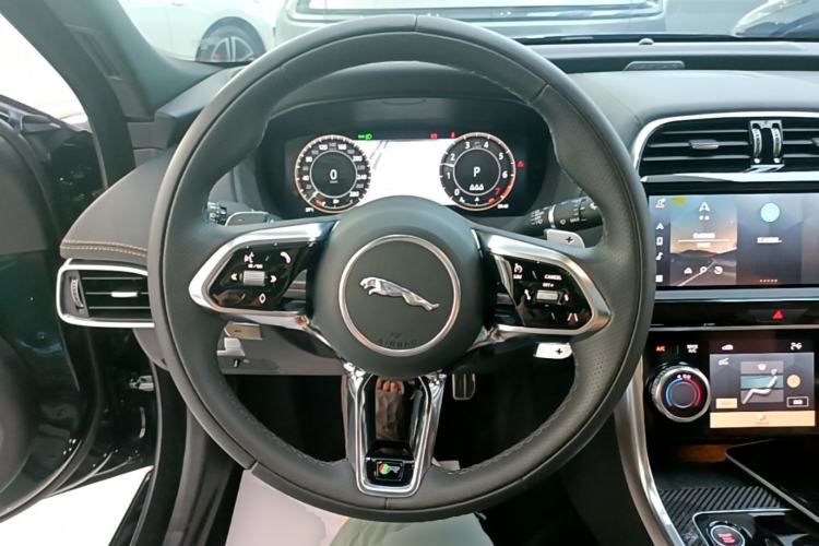 Used Jaguar XEL 2024 2.0T 250 PS R-DYNAMIC S Ebony Black Sport Edition Steering Wheel