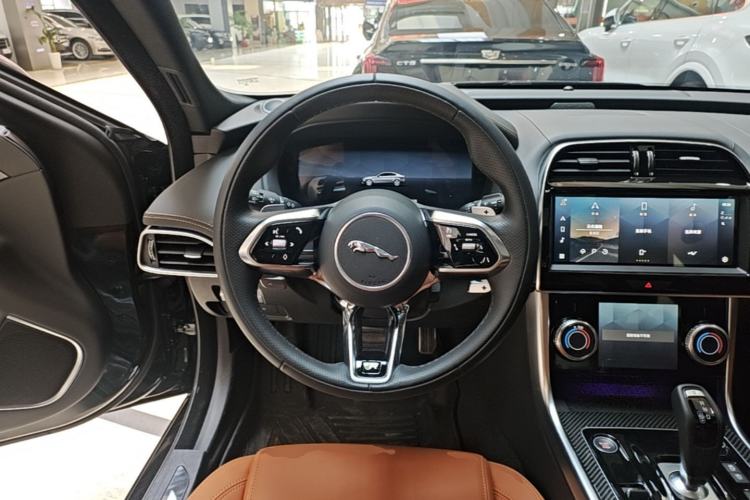 Used Jaguar XEL 2024 2.0T 250 PS R-DYNAMIC S Ebony Black Sport Edition Steering Wheel