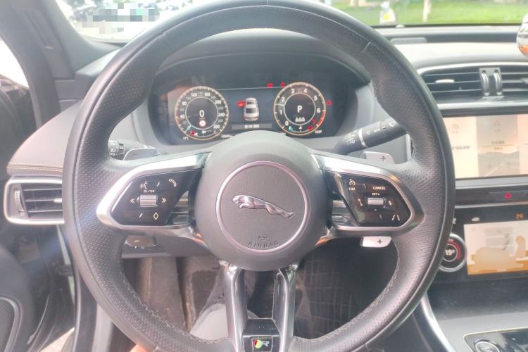 Used Jaguar XEL 2024 2.0T 250 PS R-DYNAMIC S Advanced Sport Edition Steering Wheel