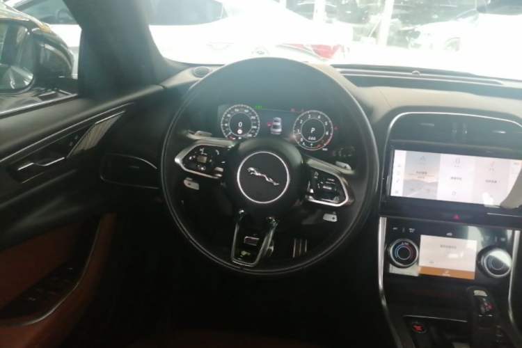 Used Jaguar XEL 2024 2.0T 250 PS R-DYNAMIC S Advanced Sport Edition Steering Wheel