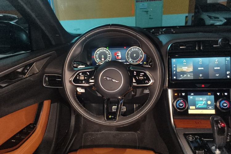 Used Jaguar XEL 2024 2.0T 250 PS R-DYNAMIC S Advanced Sport Edition Steering Wheel
