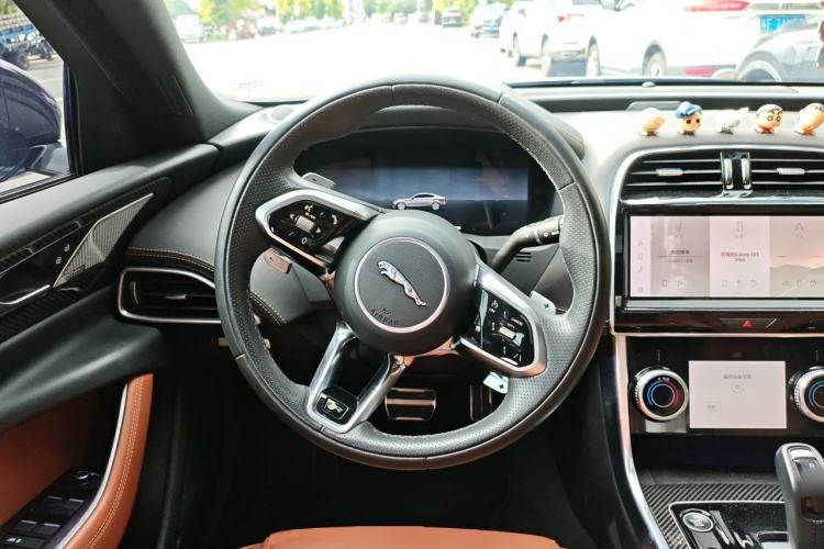 Used Jaguar XEL 2024 2.0T 250 PS R-DYNAMIC S Ebony Black Sport Edition Steering Wheel