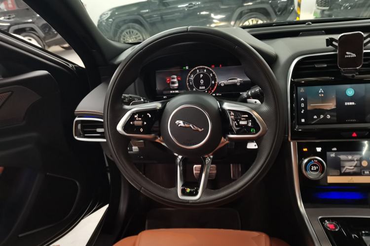 Used Jaguar XEL 2024 2.0T 250 PS R-DYNAMIC S Advanced Sport Edition Steering Wheel