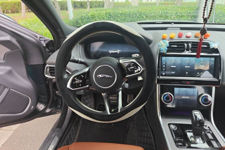 Used Jaguar XEL 2024 2.0T 250 PS R-DYNAMIC S Advanced Sport Edition Steering Wheel