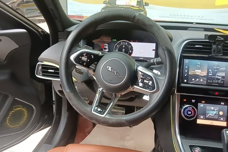Used Jaguar XEL 2024 2.0T 250 PS R-DYNAMIC S Advanced Sport Edition Steering Wheel