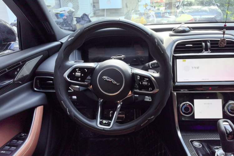 Used Jaguar XEL 2024 2.0T 250 PS R-DYNAMIC S Ebony Black Sport Edition Steering Wheel