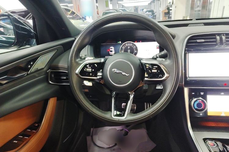 Used Jaguar XEL 2024 2.0T 250 PS R-DYNAMIC S Advanced Sport Edition Steering Wheel