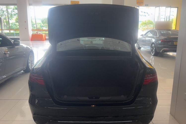 Used Jaguar XEL 2024 2.0T 250 PS R-DYNAMIC S Advanced Sport Edition Trunk