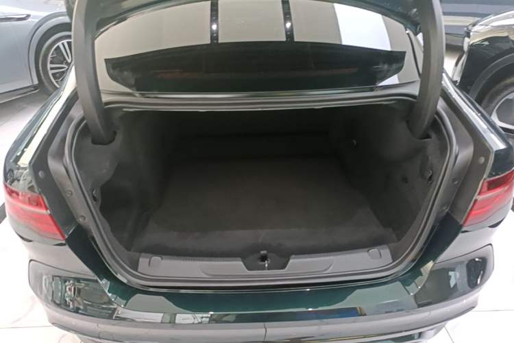 Used Jaguar XEL 2024 2.0T 250 PS R-DYNAMIC S Ebony Black Sport Edition Trunk