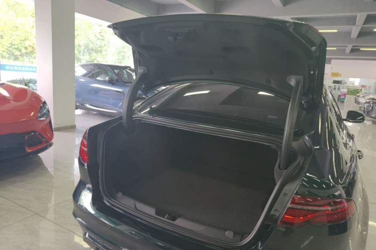 Used Jaguar XEL 2024 2.0T 250 PS R-DYNAMIC S Advanced Sport Edition Trunk