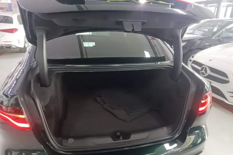 Used Jaguar XEL 2024 2.0T 250 PS R-DYNAMIC S Ebony Black Sport Edition Trunk