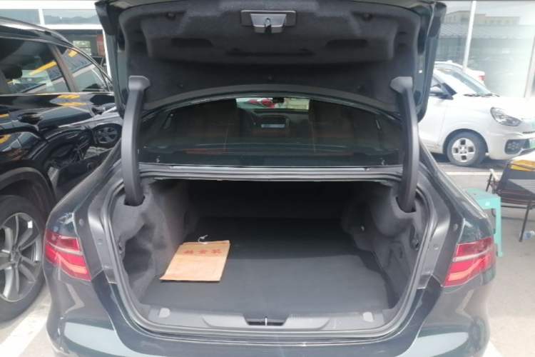 Used Jaguar XEL 2024 2.0T 250 PS R-DYNAMIC S Advanced Sport Edition Trunk
