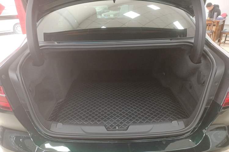 Used Jaguar XEL 2024 2.0T 250 PS R-DYNAMIC S Advanced Sport Edition Trunk