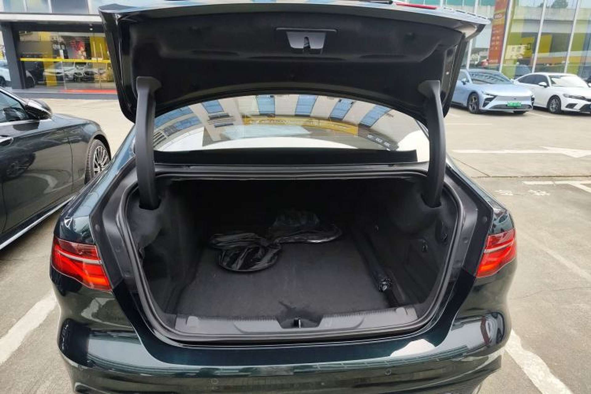 Used Jaguar XEL 2024 2.0T 250 PS R-DYNAMIC S Advanced Sport Edition Trunk