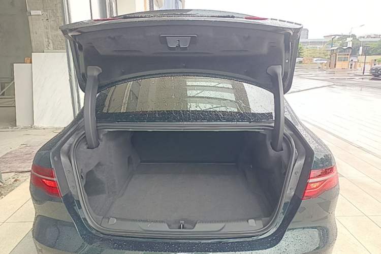 Used Jaguar XEL 2024 2.0T 250 PS R-DYNAMIC S Ebony Black Sport Edition Trunk