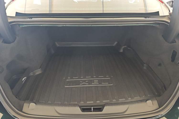 Used Jaguar XEL 2024 2.0T 250 PS R-DYNAMIC S Advanced Sport Edition Trunk