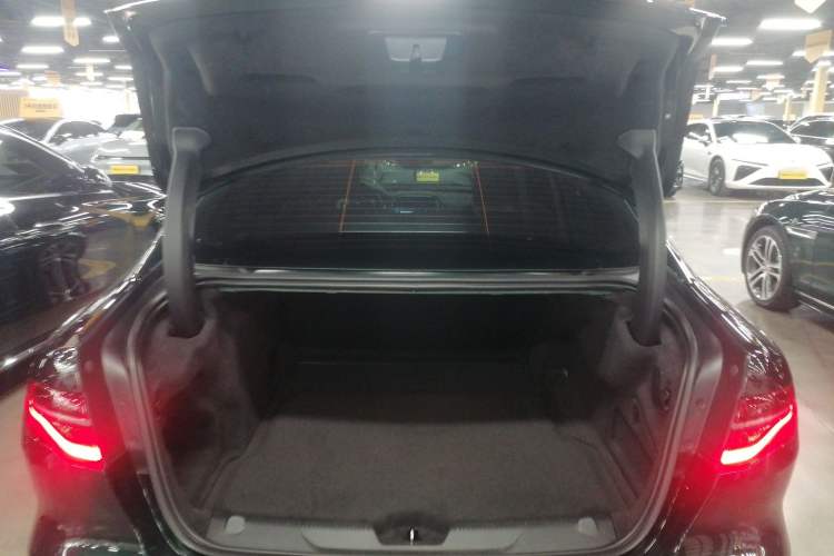 Used Jaguar XEL 2024 2.0T 250 PS R-DYNAMIC S Advanced Sport Edition Trunk